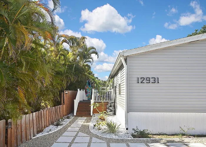 Book A Paradise With Jacuzzi, Bbq & Paddleboards