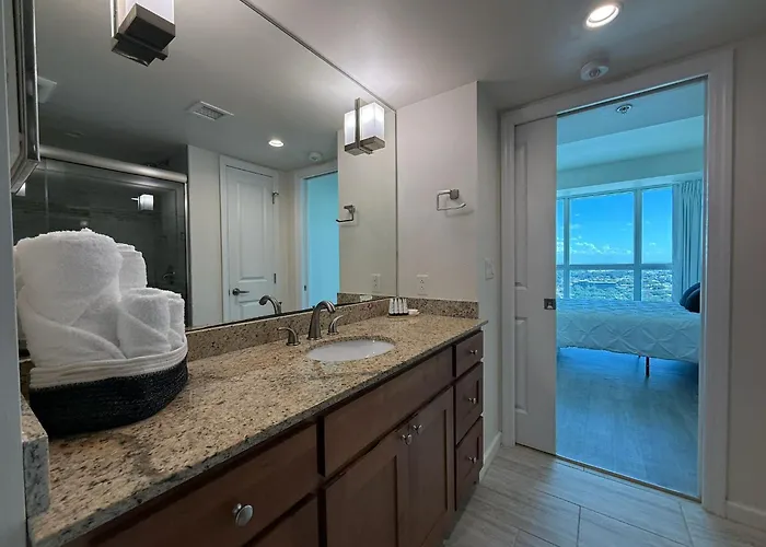 Downtown Skyline Suite- Breathtaking View